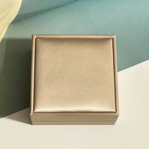 ✨Gorgeous Champagne Leather Bracelet Storage Box